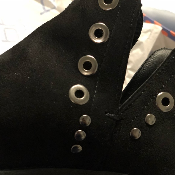 Cut-out side booties - Picture 7 of 8